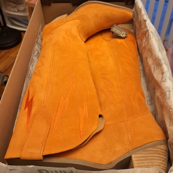 Dingo1969 ThunderRoad boots in size 8.5 in colors Orange 🧡 LAST PAIR 🧡🍊🙌🏽✨️ - Picture 2 of 2